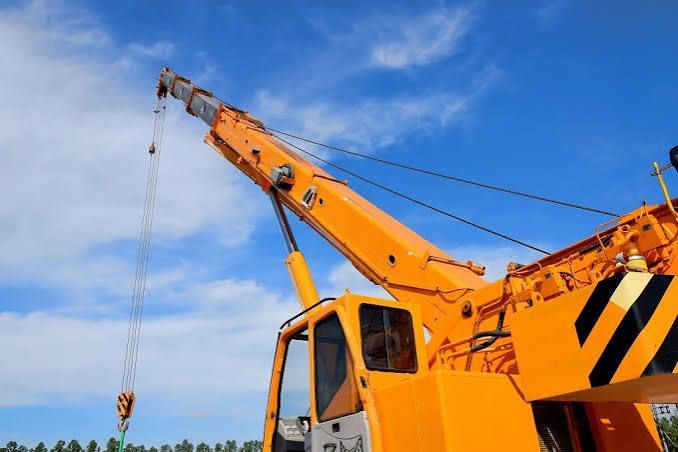 Hydraulic Crane Designs and Their Role in Industrial Material Handling