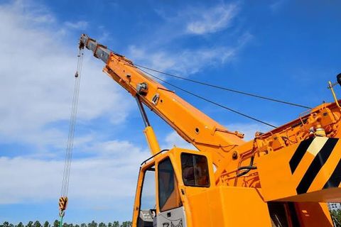 Hydraulic Crane Designs and Their Role in Industrial Material Handling